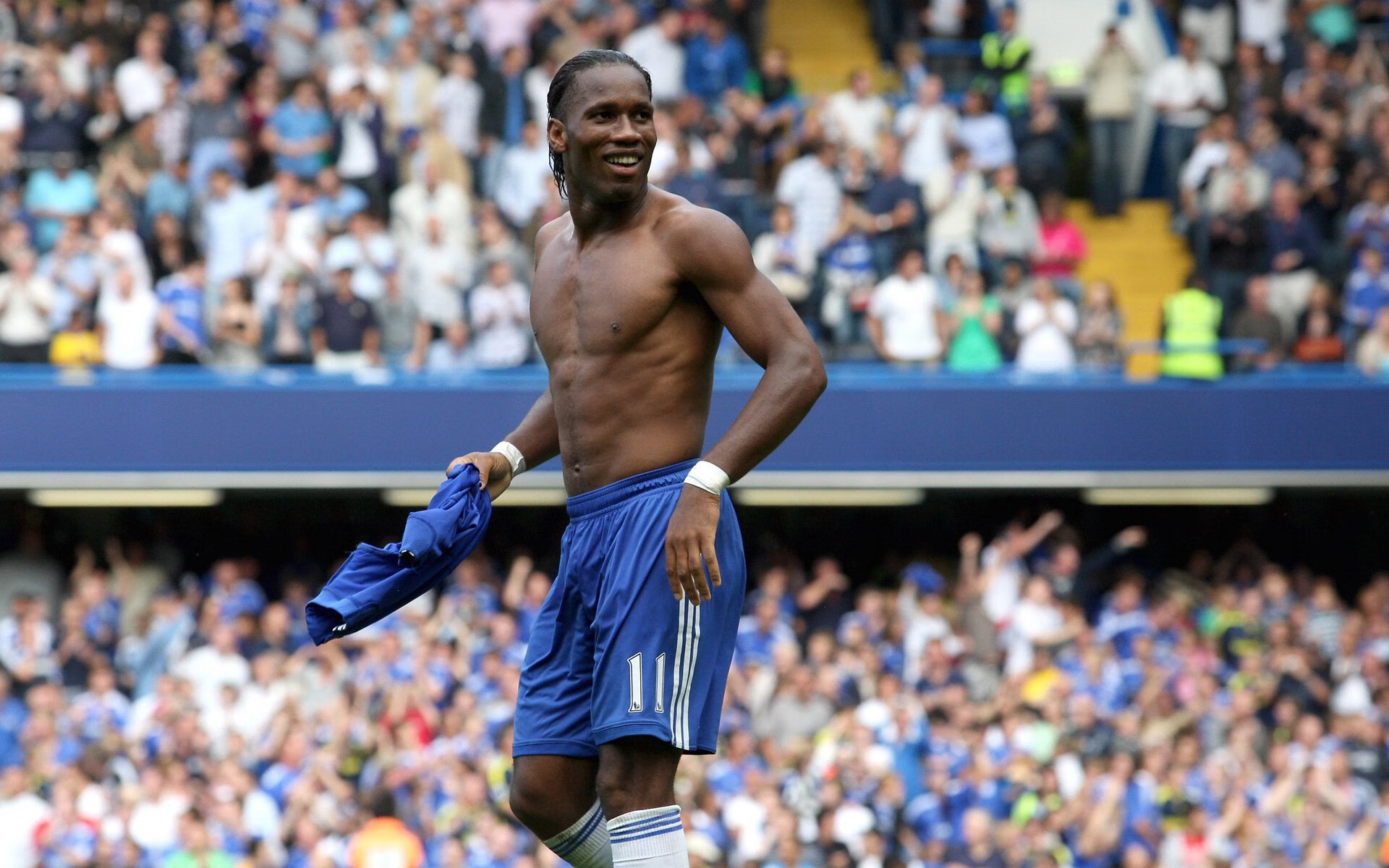 76人球员参与电台连线互动气氛轻松,76人宣传片